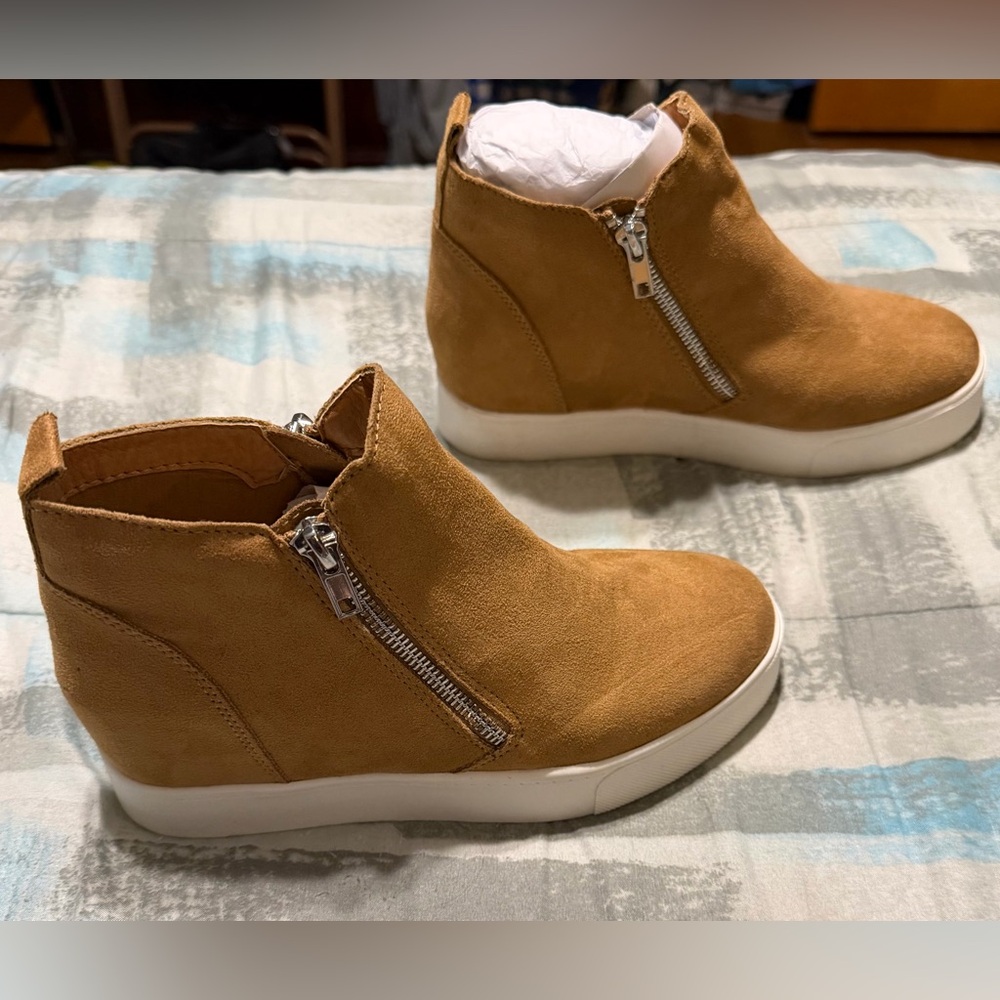 Women’s tan booties